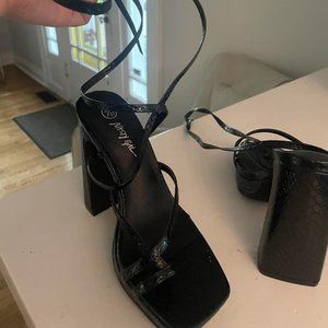 Nasty Gal Women's Black Courts